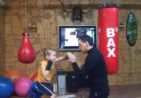 Video: Thần đồng boxing girl 7 tuổi phô diễn kỹ năng Video: Thần đồng boxing girl 7 tuổi phô diễn kỹ năng